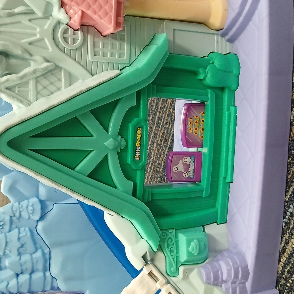 Fisher Price Little People Frozen-Themed Playset with 5 Characters - Picture 5 of 7